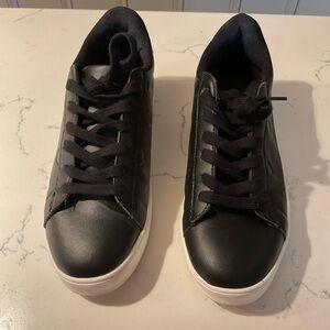 Women’s fashion sneakers